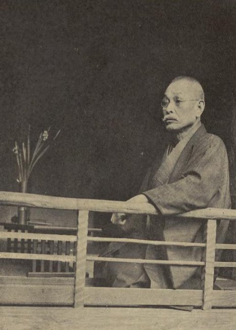 1935年(昭和10年)、雑誌『美術』の巻頭に載った写真。67歳