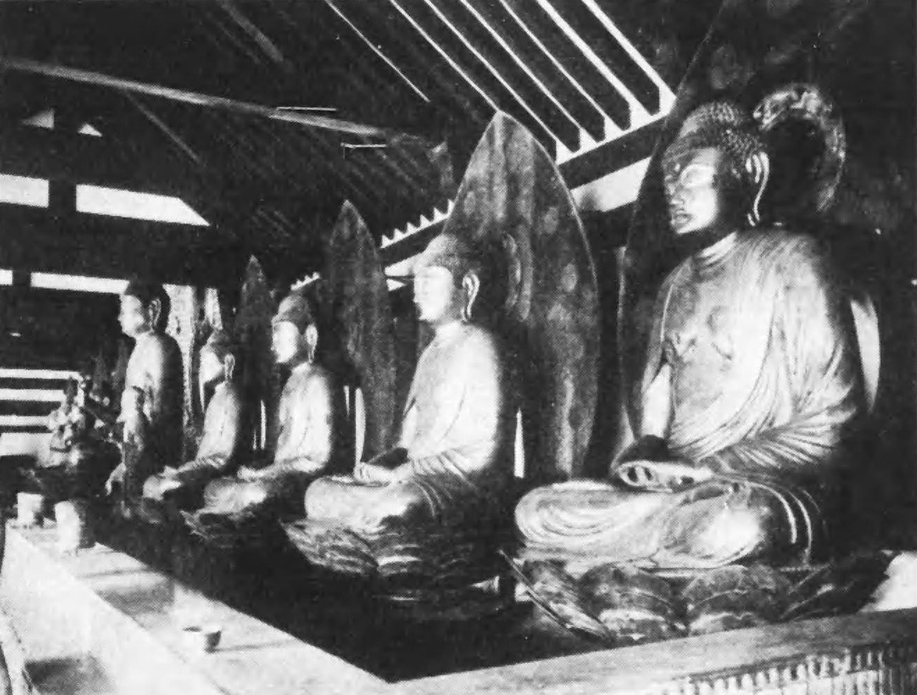 九体阿弥陀如来坐像