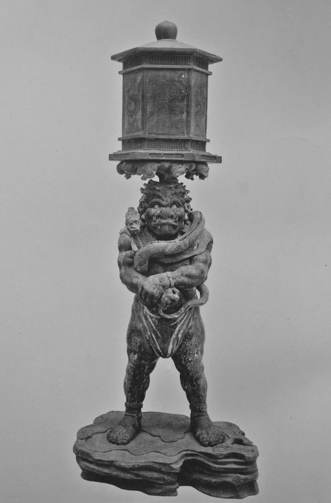 Ryūtōki, the dragon-lantern demon