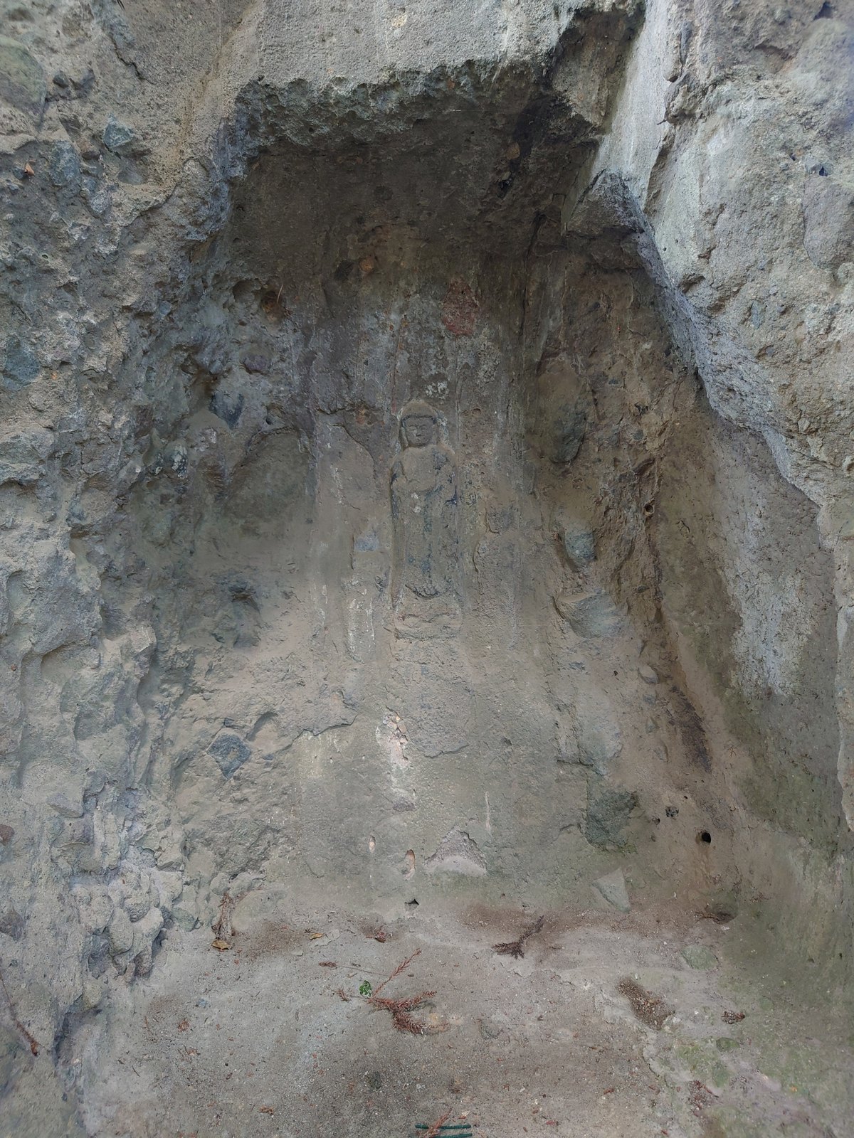 Seki cliff carvings