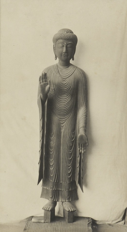 釈迦如来立像
