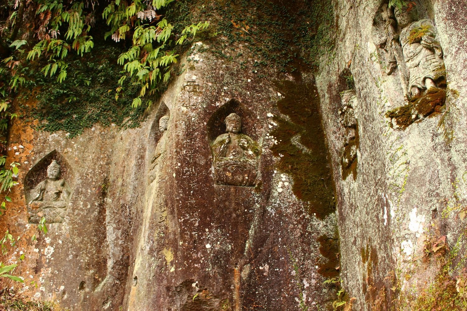 Takata cliff carvings
