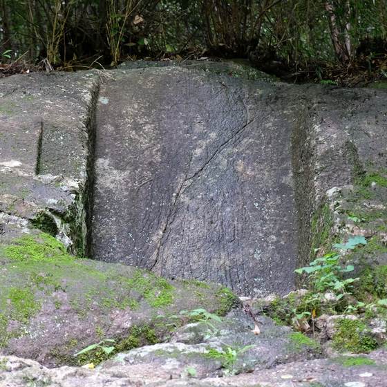 Hitokuwa Jizō cliff carving