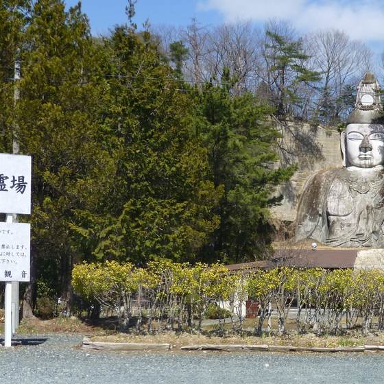 Hundred-shaku Kannon