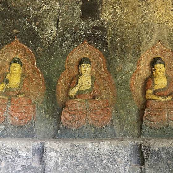 Ogata Miyasako West stone Buddhas