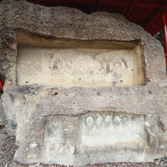 Ōmoriyama cliff carvings