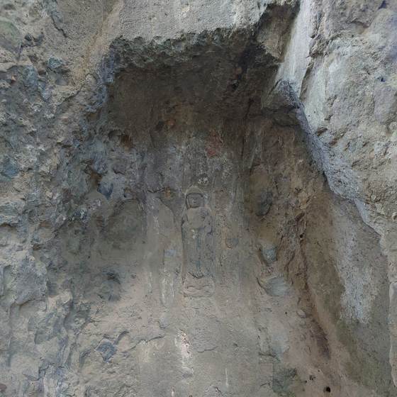 Seki cliff carvings