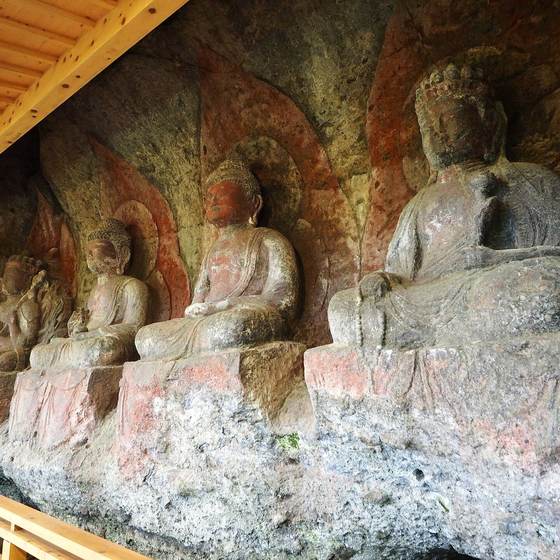 Sugao cliff carvings