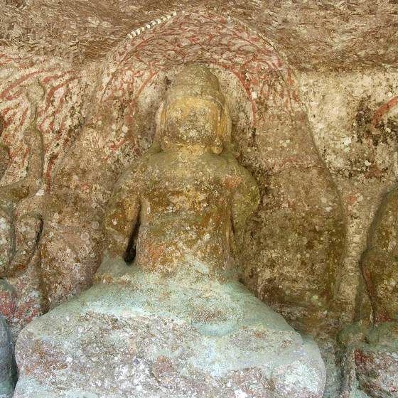 Takase stone Buddhas