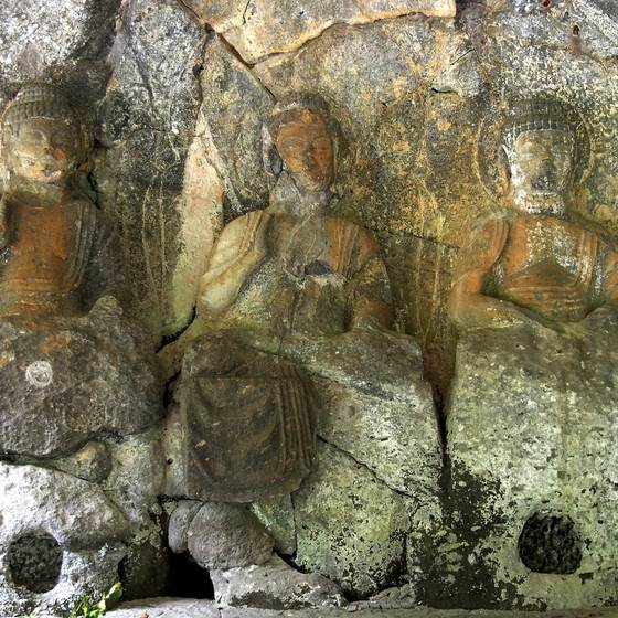 Hoki cliff carvings, group one