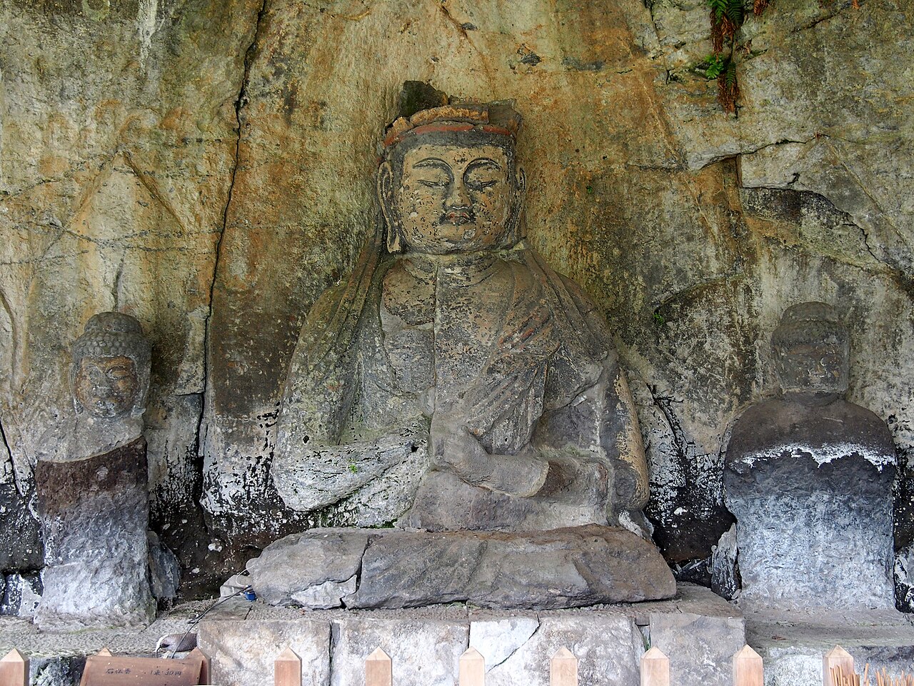 大日如来坐像（古園石仏）