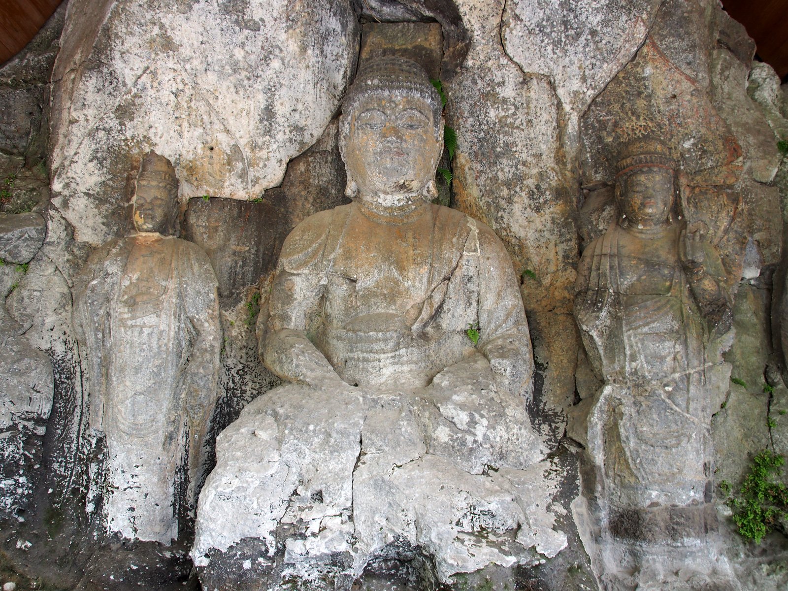 Hoki cliff carvings, group two